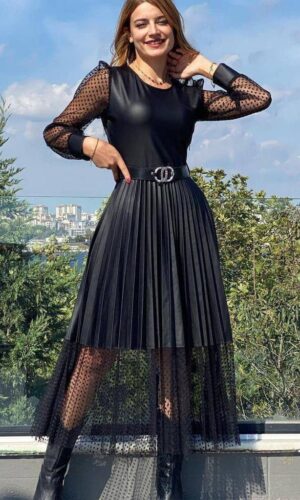 Rochie neagră piele plisata cu tul și curea